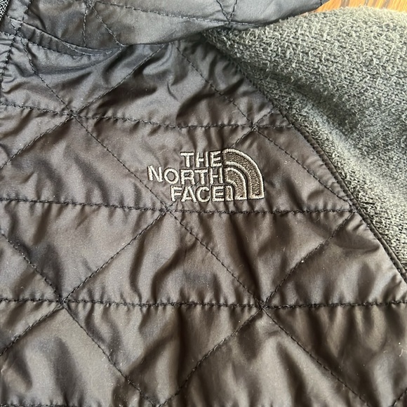 The North Face Boys Quilted Jacket - Picture 5 of 5